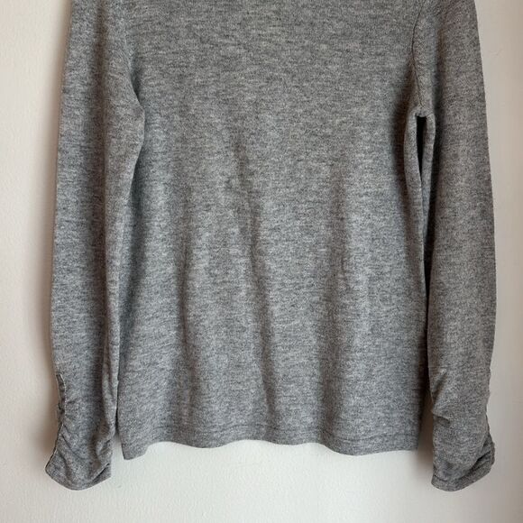 J. McLaughlin Women’s 100% cashmere Soft Gray Knit crewneck Sweater XS EUC! - Picture 3 of 7